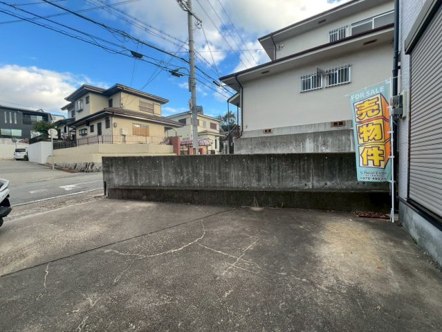 下畑町戸建の駐車場