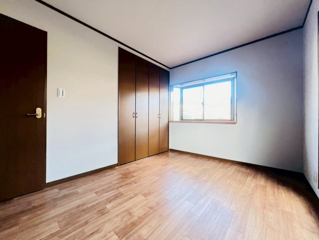 下畑町戸建の洋室