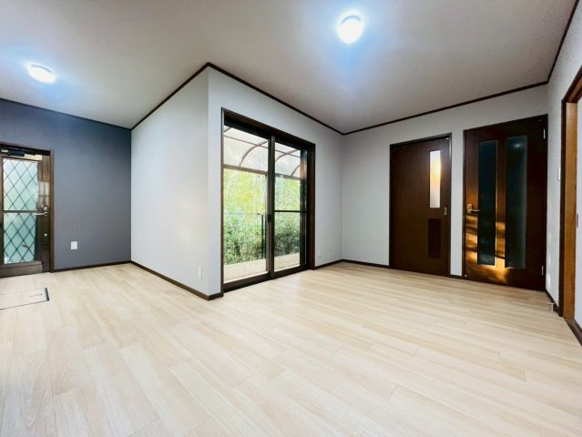 下畑町戸建の居間・リビング