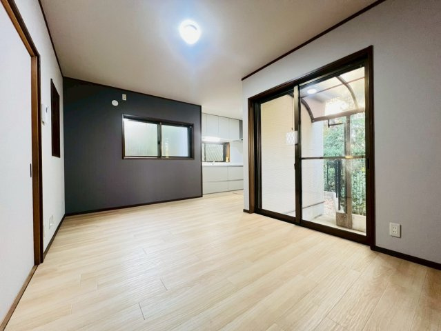 下畑町戸建の居間・リビング