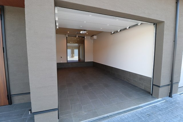 Garesidence木更津 The Retreatの駐車場|ガレージ