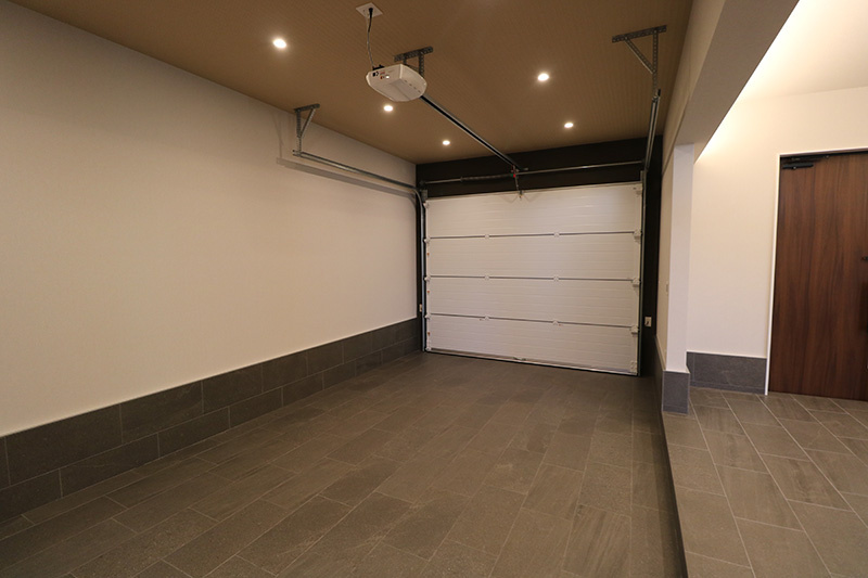 Garesidence木更津 The Retreatの駐車場|ガレージ