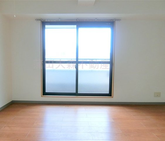 第56シンエイビルの居間・リビング|洋室