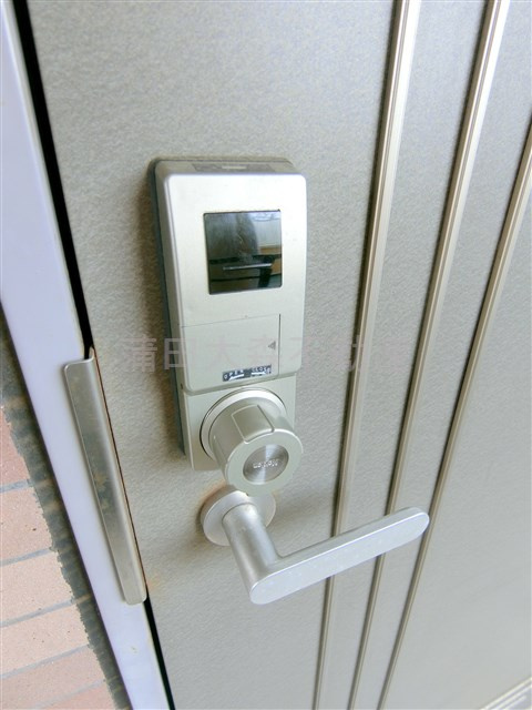 第56シンエイビルの玄関