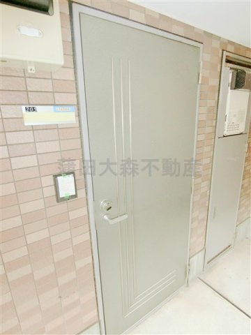 第56シンエイビルの玄関