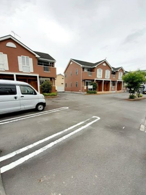 【駐車場】 | ウインド・ヒルⅠ | 駐車場があるので、車を買う予定の方も安心です