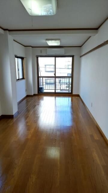 ハイツかわさかの居間・リビング