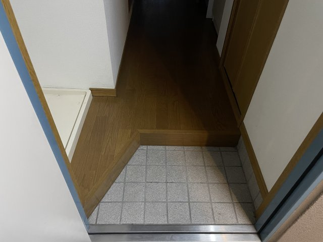 ハイツかわさかの玄関