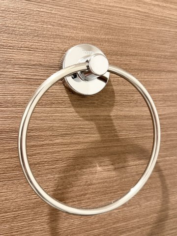 ポラリス鳥栖駅南のトイレ|おしゃれなタオル掛け