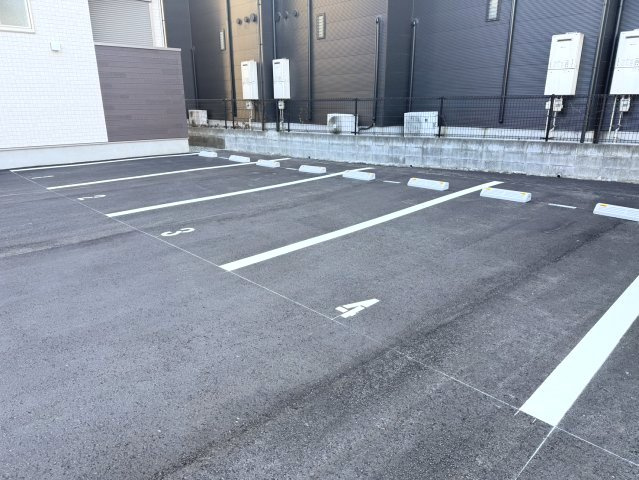 ポラリス鳥栖駅南の駐車場|敷地内の駐車場