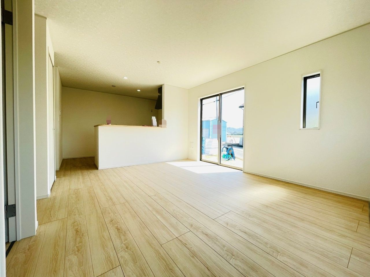 岡崎市上地町第7　新築分譲住宅　全2棟　1号棟の居間・リビング|どこにいても家族の顔が見える、明るく開放的なLDK。