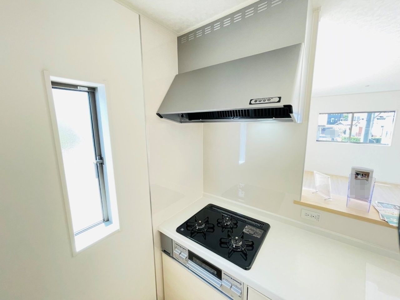 岡崎市上地町第7　新築分譲住宅　全2棟　1号棟のキッチン|便利な3口コンロ。
