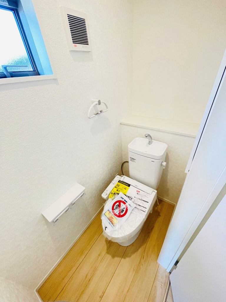 岡崎市上地町第7　新築分譲住宅　全2棟　1号棟のトイレ|1階、2階とも温水洗浄機能付きトイレです。