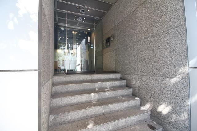 恵比寿ファイブビル（貸会議室・ラウンジ有・敷無し）のエントランス