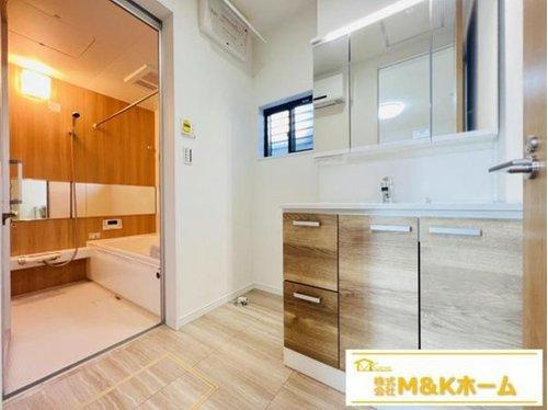 半田市宮本町6丁目　全4棟　3号棟の洗面所|洗面　シャワー付き♪