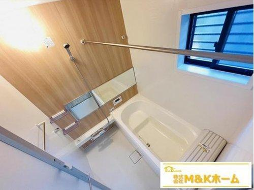 半田市宮本町6丁目　全4棟　3号棟の浴室|ゆったりと足を延ばすことができる浴室☆