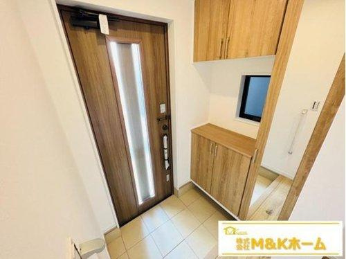 半田市宮本町6丁目　全4棟　3号棟の玄関|玄関！　靴がたくさん収納できます☆