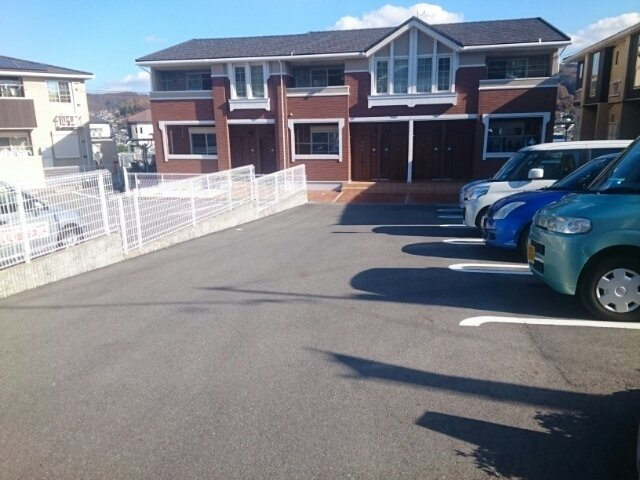 ガーデンハウスＭＵ　Ｃ棟の駐車場|駐車場があります