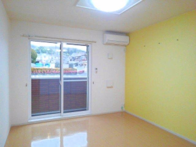 ガーデンハウスＭＵ　Ｃ棟の居間・リビング|こちらの居間で趣味の時間をお楽しみください