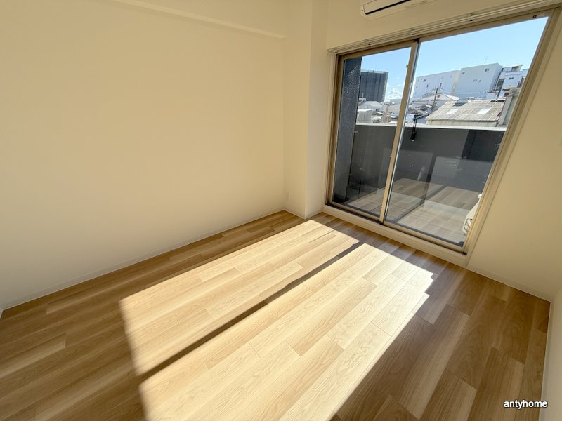 プレサンス鶴橋トレヴィエ　仲介手数料無料の洋室
