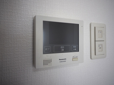 【セキュリティ】 | Luxe新大阪南 | モニター付きインターホンです