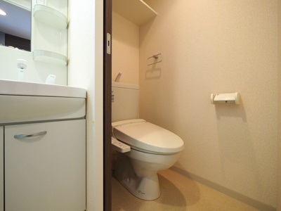 【トイレ】 | Luxe新大阪南 | 落ち着いた色調のトイレです