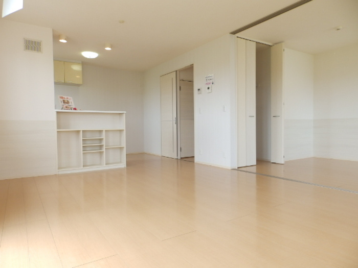 セゾンコートⅡ 春・夏 春の居間・リビング|LDK16.0帖