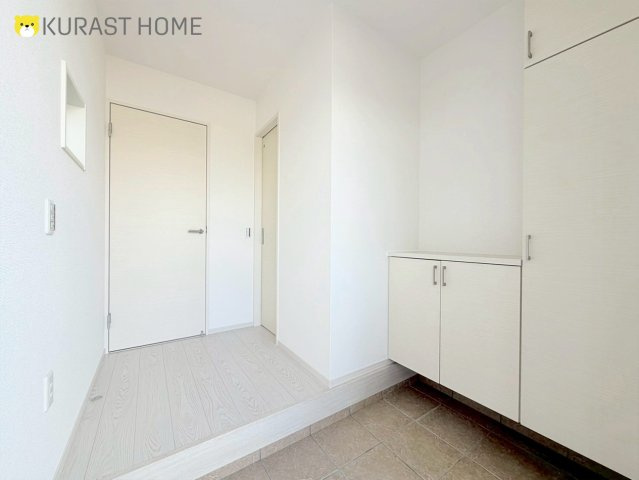 京都市右京区嵯峨野南浦町　新築戸建の玄関