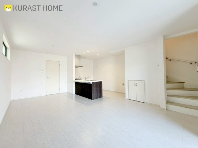 京都市右京区嵯峨野南浦町　新築戸建の居間・リビング