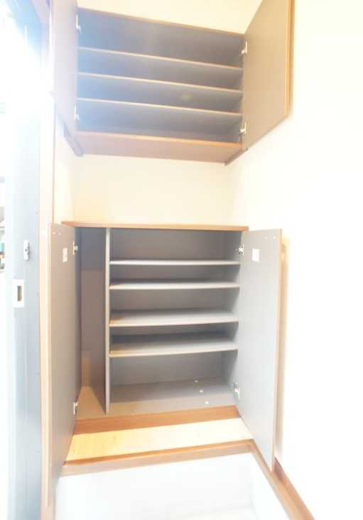 ビューラー上高田　シャーメゾン　角部屋　温水洗浄便座の玄関