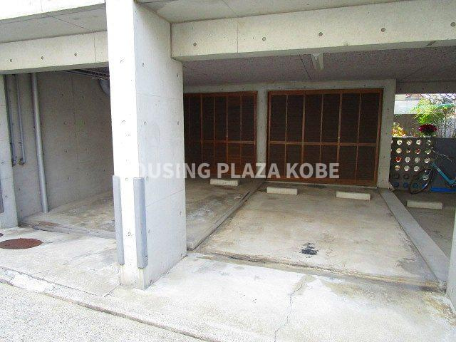 ベルトゥリー平和台の駐車場