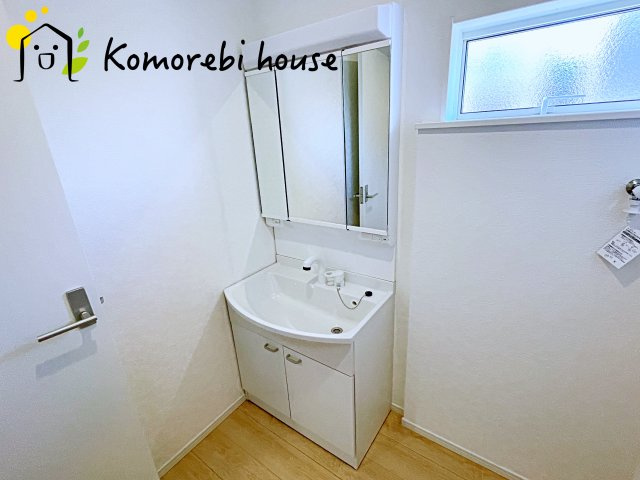 伊奈町本町　第3　新築一戸建て　クレイドルガーデン　01の独立洗面台|朝の身支度には欠かせない独立洗面化粧台