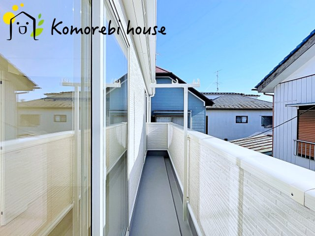 伊奈町本町　第3　新築一戸建て　クレイドルガーデン　01のバルコニー|開放的で明るい空間を演出してくれるバルコニーです