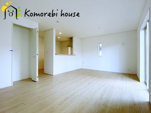 伊奈町本町　第3　新築一戸建て　クレイドルガーデン　01の居間・リビング|ゆったり過ごせる居間です