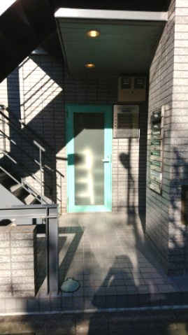 KDA早稲田ビルのエントランス