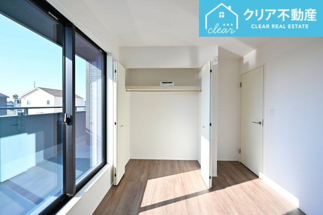 【洋室】 | 大泉町寄木戸7期5棟 グラファーレ　３号棟 | 広々としたクローゼットでお部屋はいつでもスッキリクリアに！