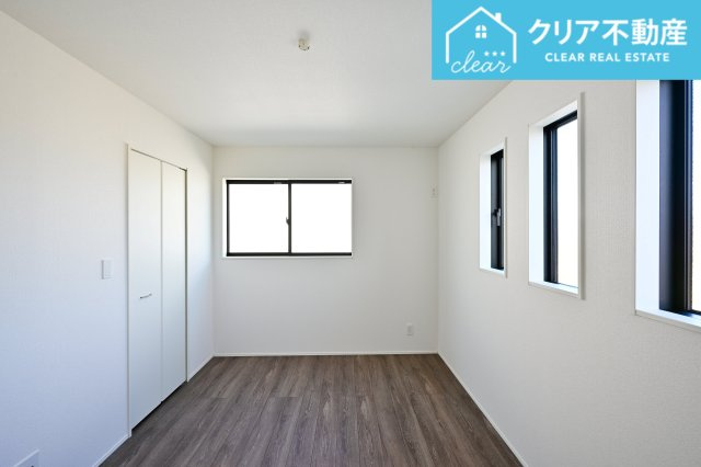 【洋室】 | 大泉町寄木戸7期5棟 グラファーレ　３号棟 | 子ども部屋にピッタリな2階の洋室です！