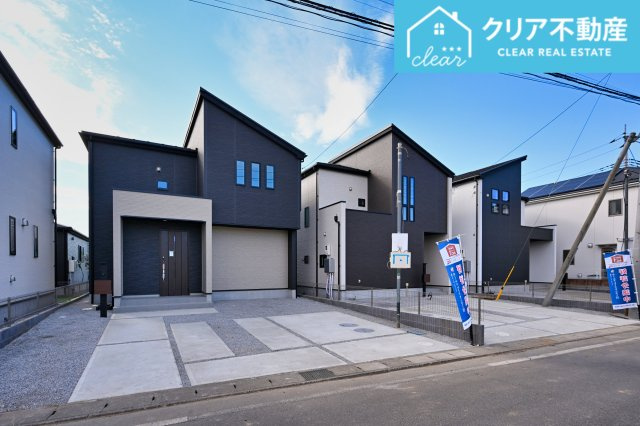 【外観】 | 大泉町寄木戸7期5棟 グラファーレ　３号棟 | スッキリクリアな青空に映えるエクステリア！
日当たり良好な立地です♪