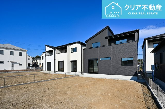 【庭】 | 大泉町寄木戸7期5棟 グラファーレ　３号棟 | 広々としたお庭でバーベキューやガーデニングも楽しめます♪