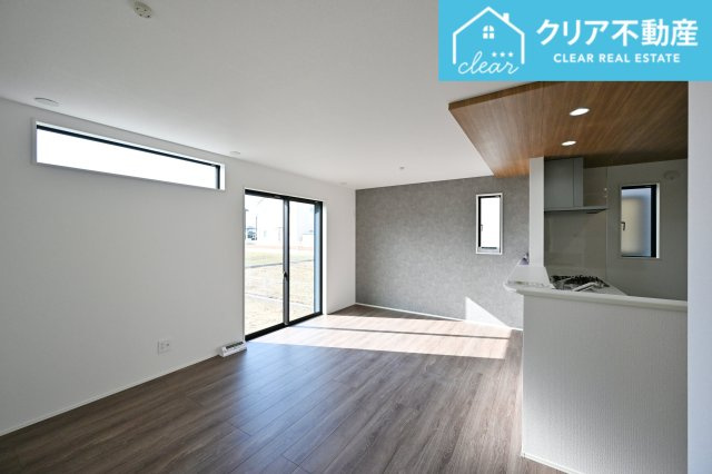 【居間・リビング】 | 大泉町寄木戸7期5棟 グラファーレ　３号棟 | 広々としたダイニングスペースで家族団らんの時間も増えそうです！