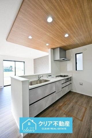 【キッチン】 | 大泉町寄木戸7期5棟 グラファーレ　３号棟 | 対面タイプならキッチン内にいながらご家族やお客様との会話が楽しめます