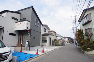【前面道路含む現地写真】