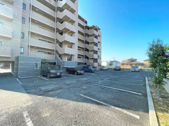 【駐車場】 | 丸美ロイヤル鈴鹿 | 敷地内駐車場