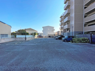 【駐車場】 | 丸美ロイヤル鈴鹿 | 敷地内駐車場