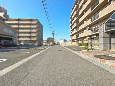 【その他】 | 丸美ロイヤル鈴鹿 | 前面道路