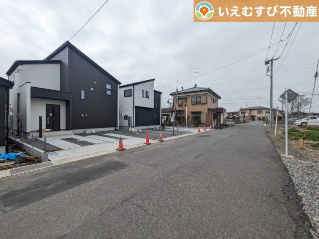 GRAFARE　羽生市北3期の前面道路含む現地写真