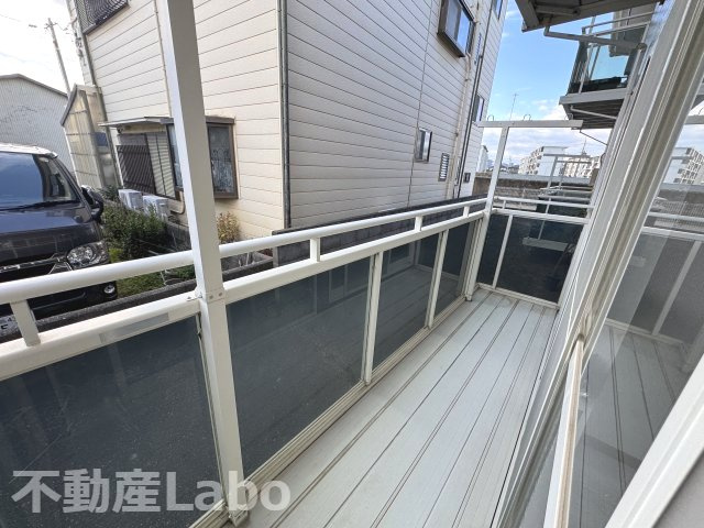 徳島市南沖洲１丁目のアパートのバルコニー
