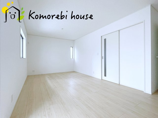 伊奈町本町　第3　新築一戸建て　クレイドルガーデン　02の居間・リビング