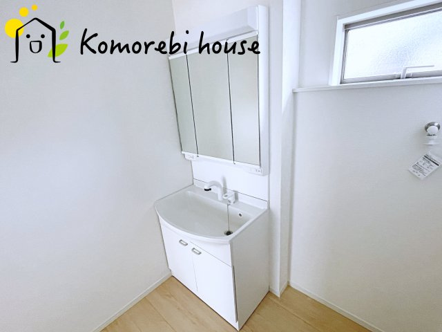伊奈町本町　第3　新築一戸建て　クレイドルガーデン　02の独立洗面台|独立洗面台で身支度をすべて済ませてしまいましょう