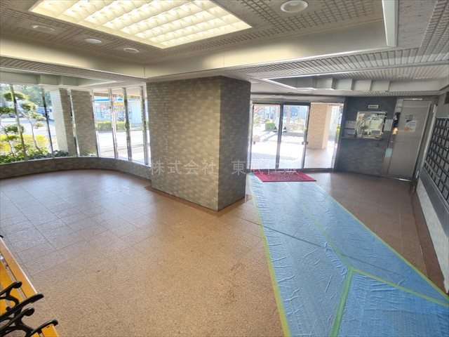 【ロビー】 | ライオンズマンション川越南台 | 開放感のあるロビー